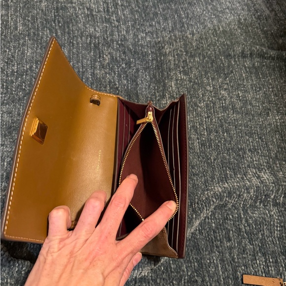 Tory Burch Logo Jacquard Attaché Wallet - Picture 3 of 8